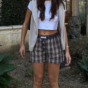 girl with retro outfit